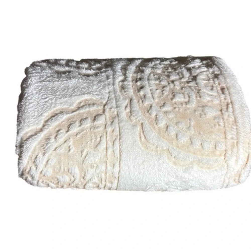 The Big One Frosted Lace Design Cream Oversized Plush Throw Blanket 5'x 6' NEW